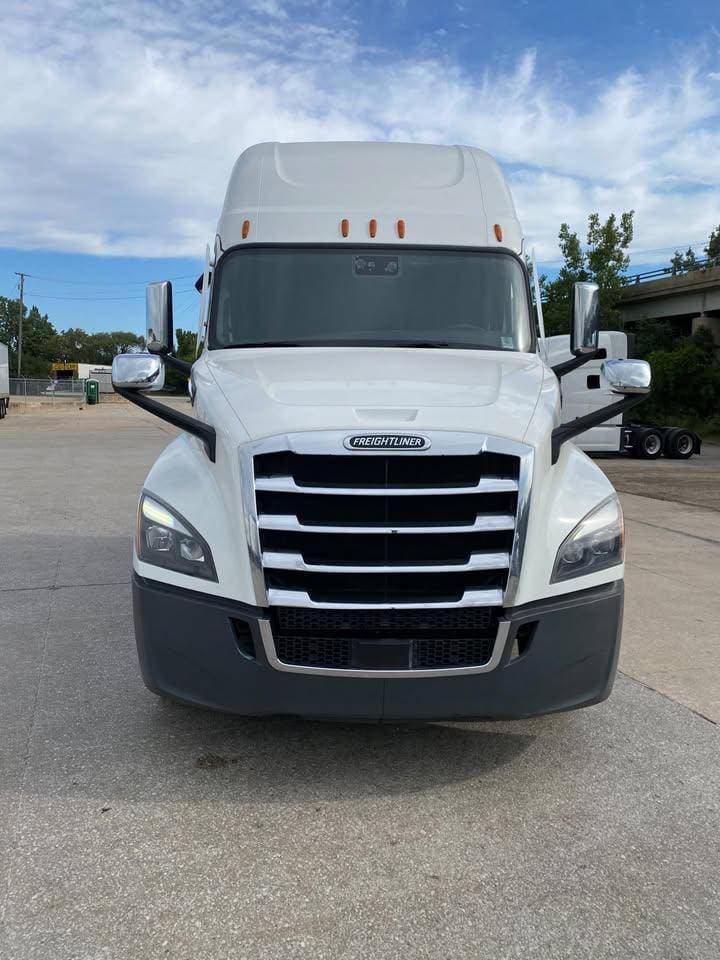 2024 Freightliner Cascadia image 1