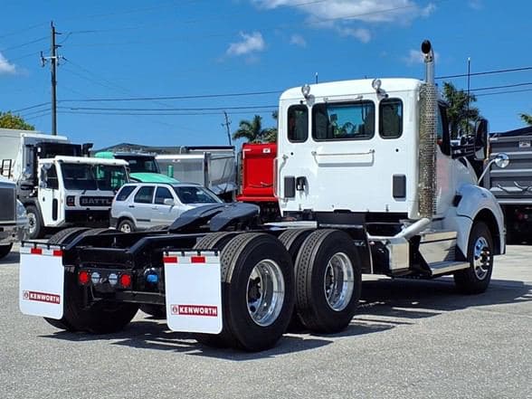 2025 Kenworth T880 image 16