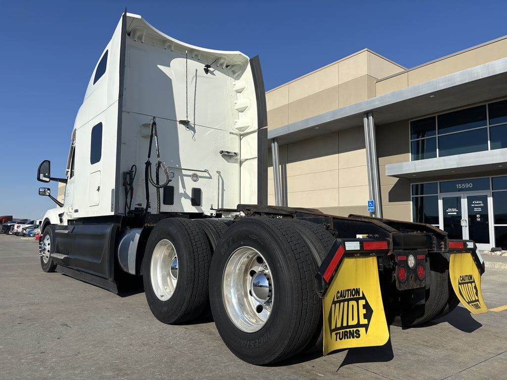 Used 2024 PETERBILT 579 image 9