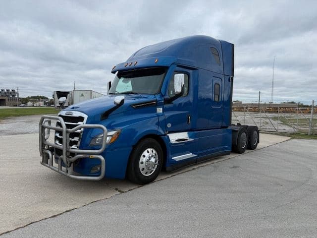 2022 Freightliner Cascadia image 1