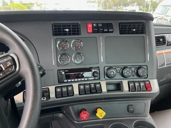 2025 Kenworth T880 image 9