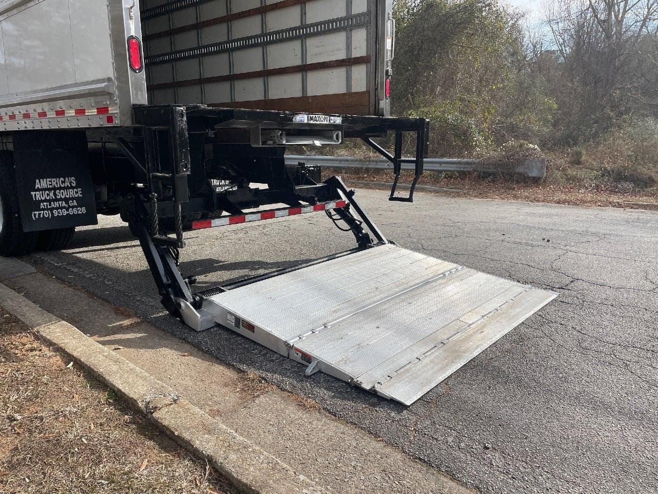 2020 Freightliner M2106 image 8