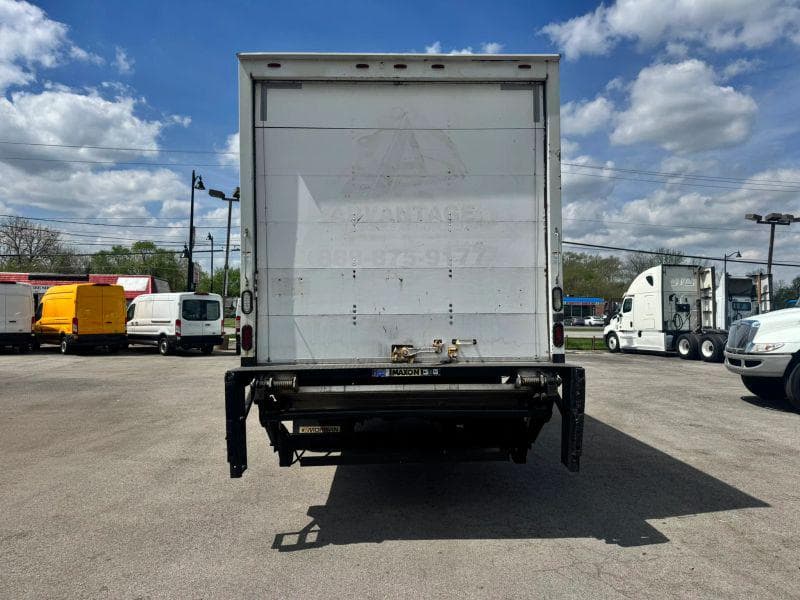 2017 Freightliner M2 106 image 8