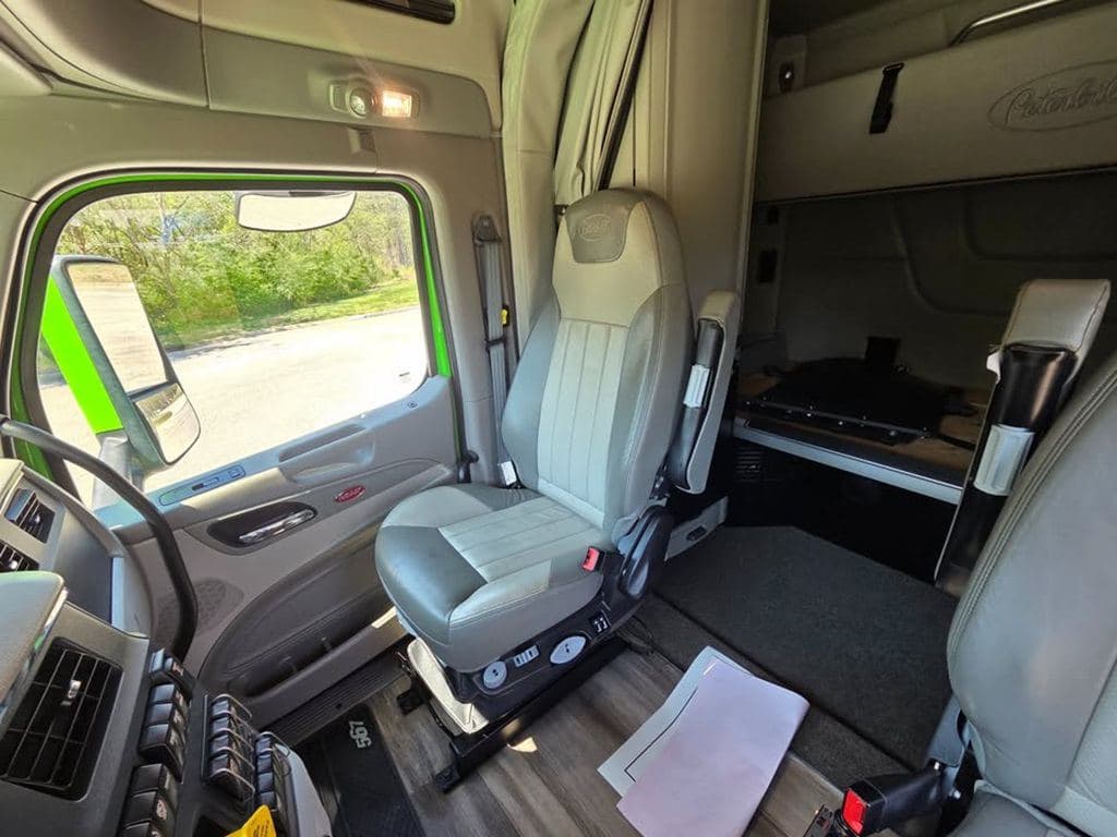 Used 2021 PETERBILT 567 image 24