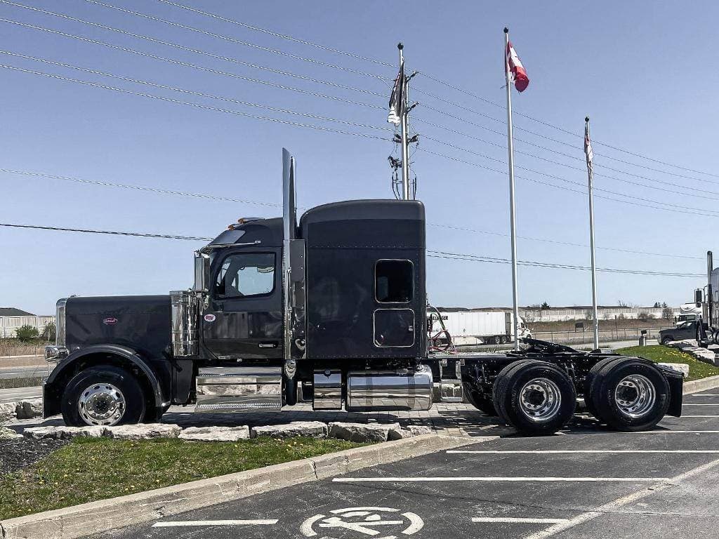2025 Peterbilt 589 image 8