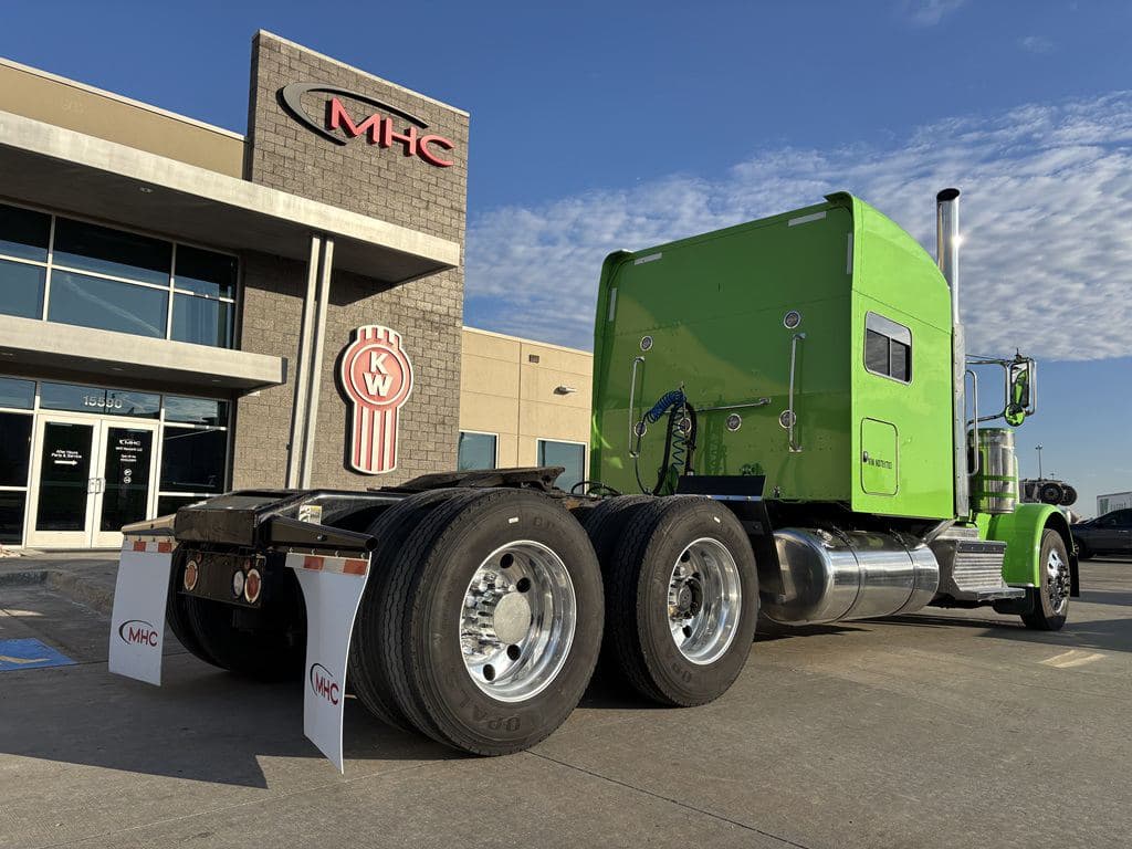 Used 2022 PETERBILT 389 image 22