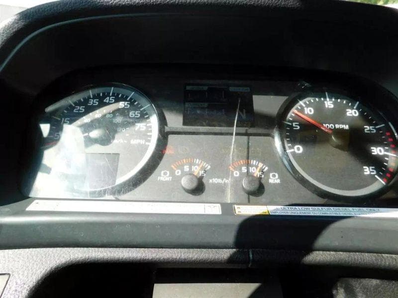 2018 Hino 338 image 18