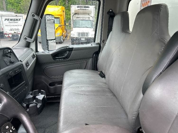 2022 International MV607 Box Truck - 220HP, 6 Speed Automatic, Roll up Door image 19