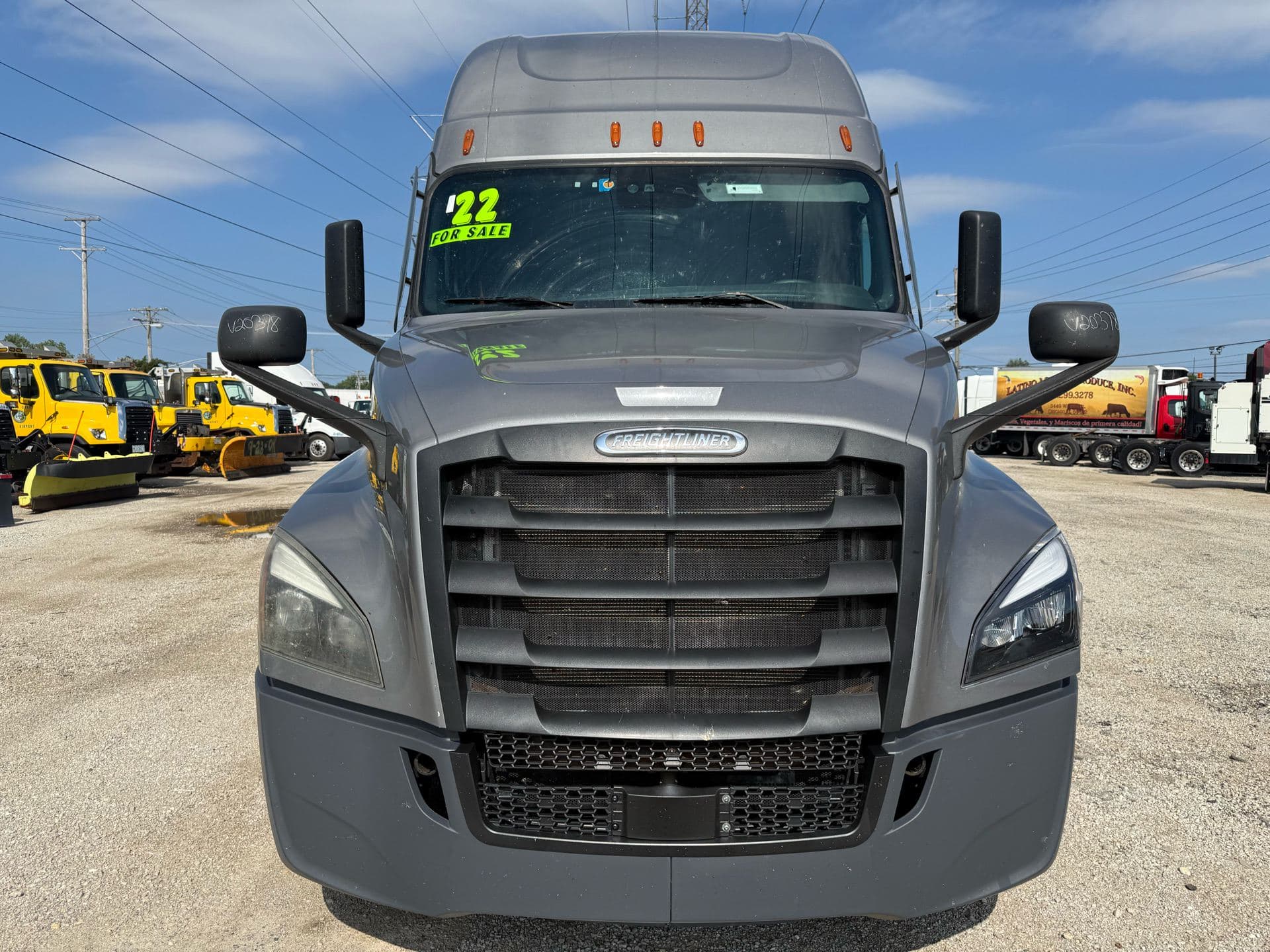 2022 Freightliner - 446k - 10k Engine! image 2