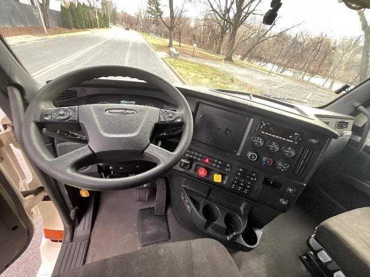 2023 Freightliner Cascadia 126 image 5