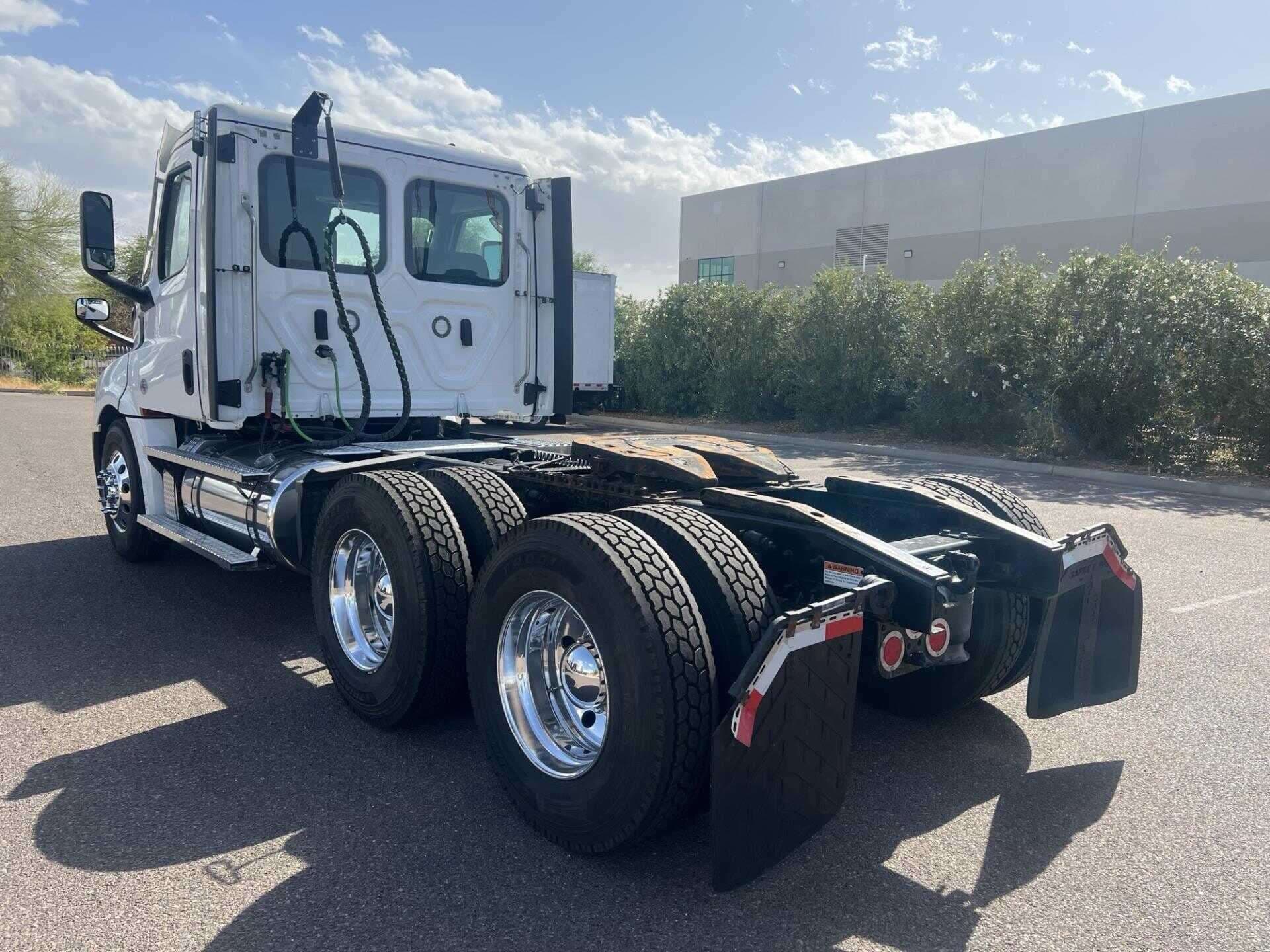 2022 Freightliner Cascadia 126 image 5