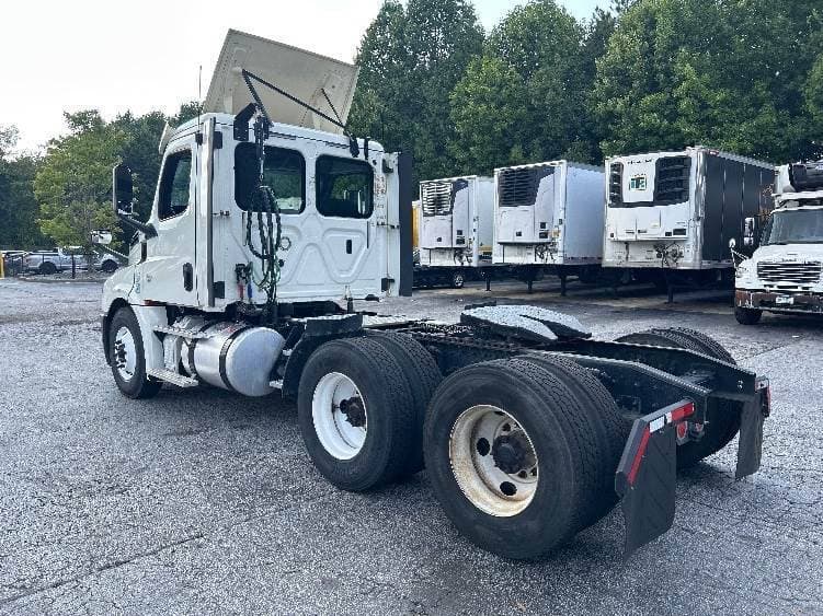 2018 Freightliner Cascadia image 12
