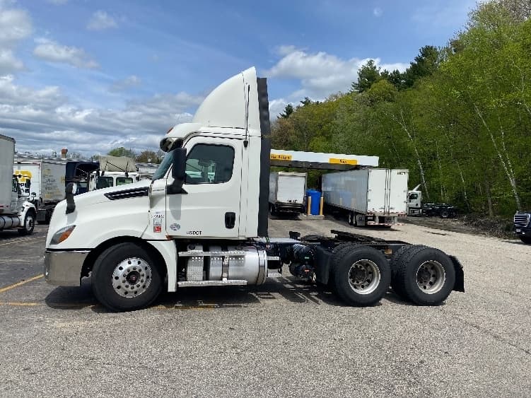 Used 2020 FREIGHTLINER Conventional - Day Cab, Tractor - CASCADIA 126 For Sale image 6