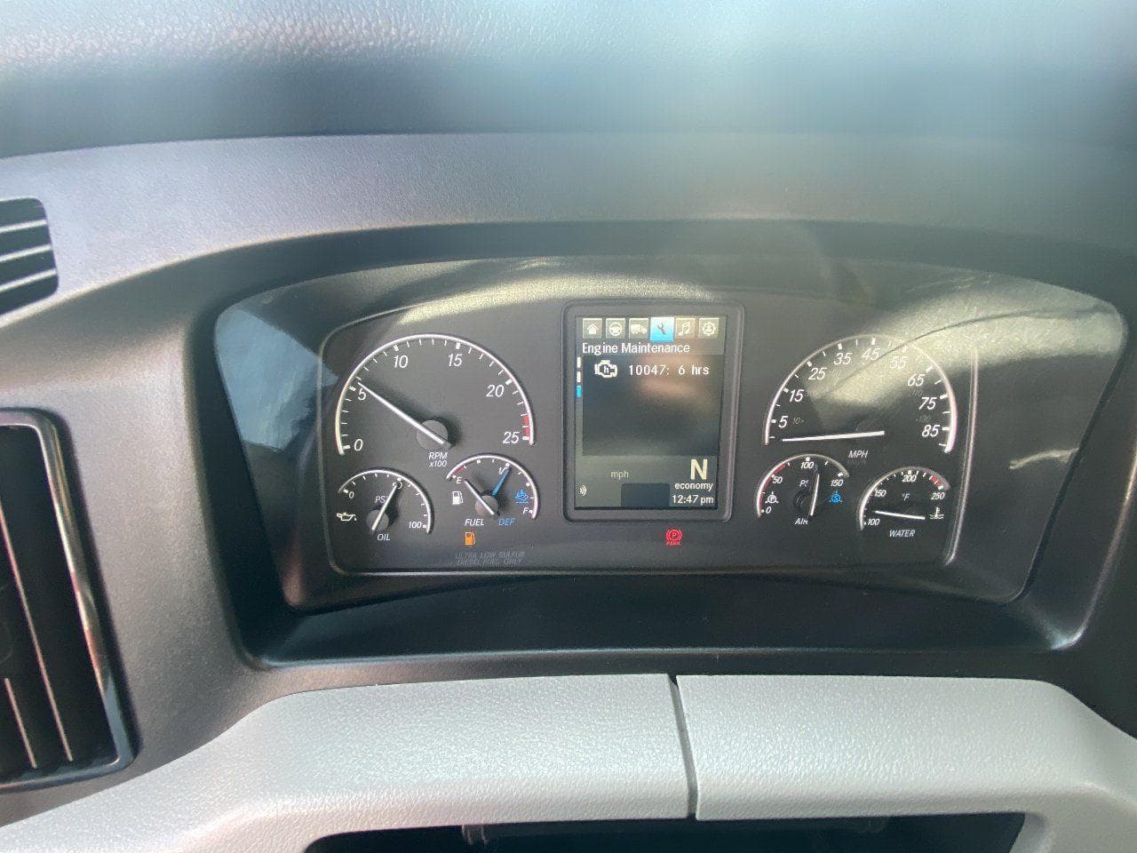 2021 FREIGHTLINER Cascadia CA126 Tandem Axle Sleeper image 11