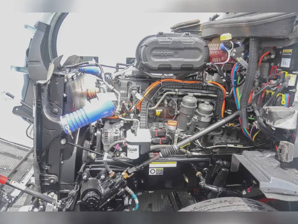 2023 Peterbilt 579 image 4