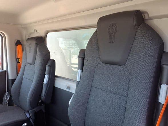 2025 Kenworth T880 image 14