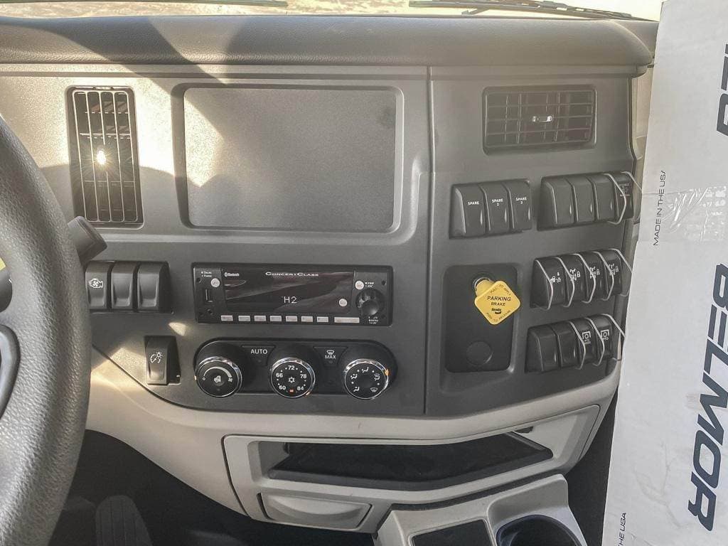 2024 Peterbilt 567 image 5