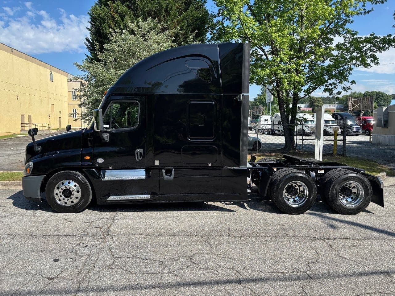 2020 Freightliner Cascadia 125 image 9
