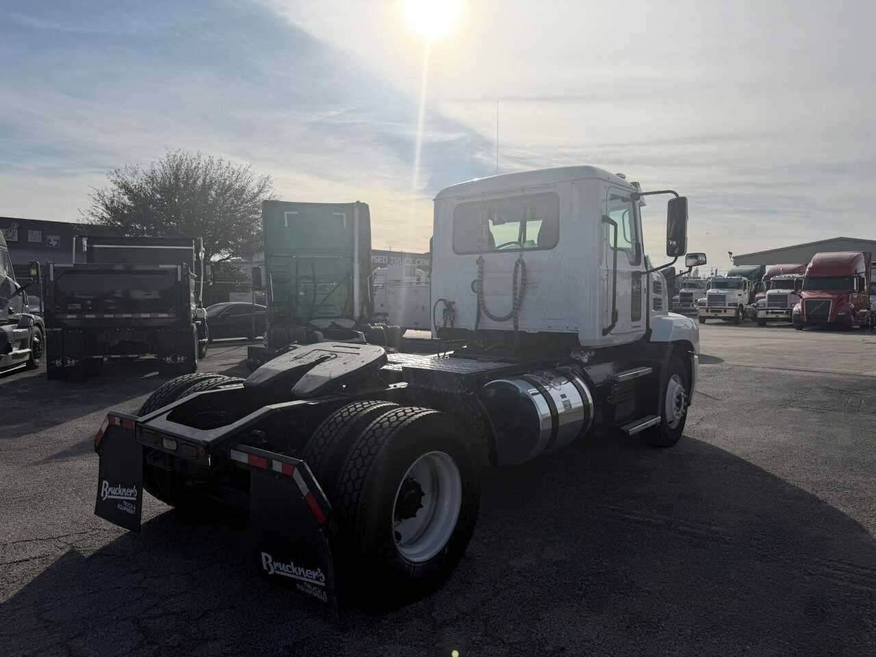 Used 2022 MACK ANTHEM Conventional - Day Cab in Fort Worth, TX image 19