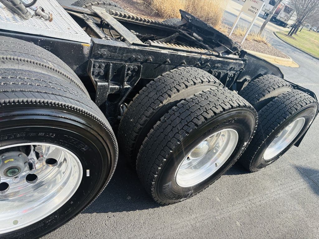Used 2021 PETERBILT 389 image 25
