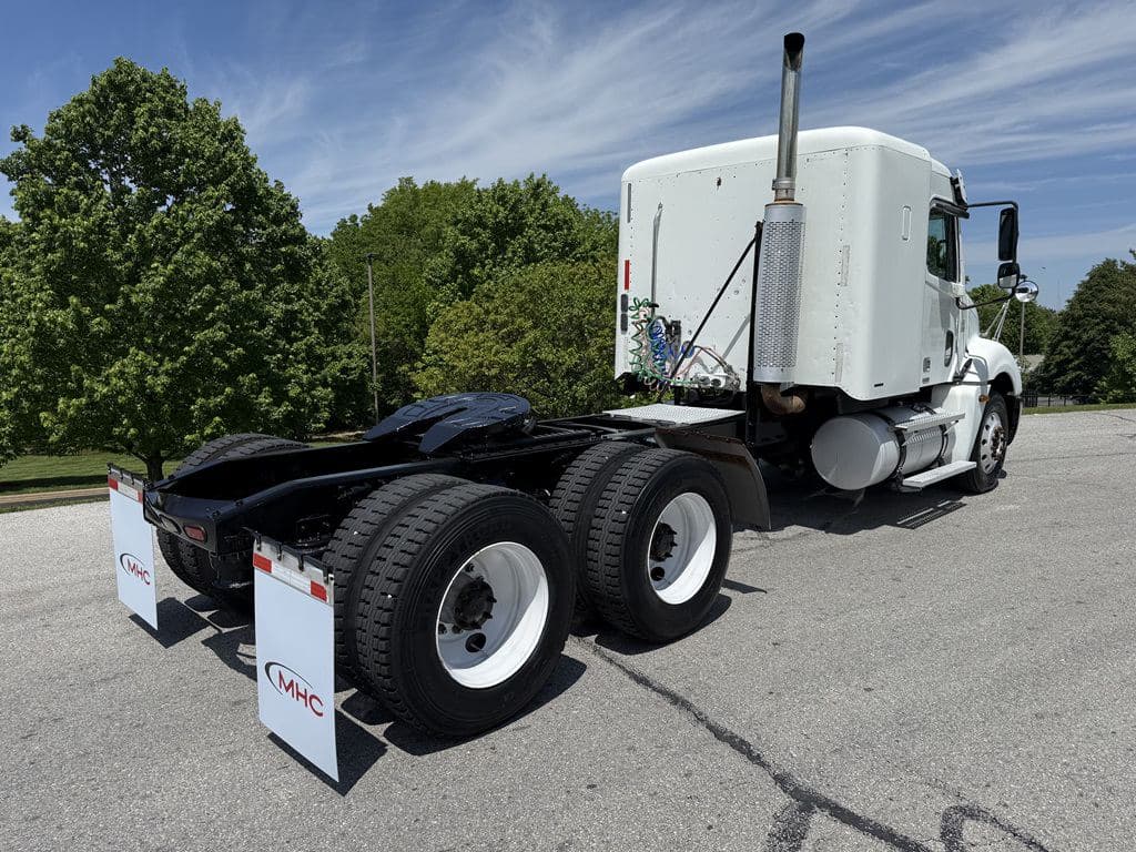 Used 2006 FREIGHTLINER CL120 image 15