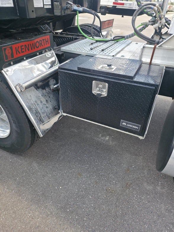 2000 Kenworth W900L image 6