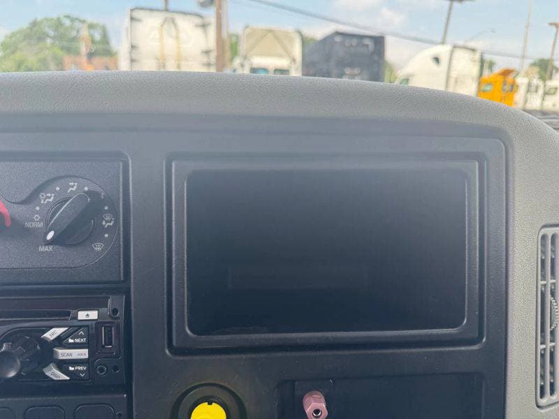 2017 International 4300 image 38