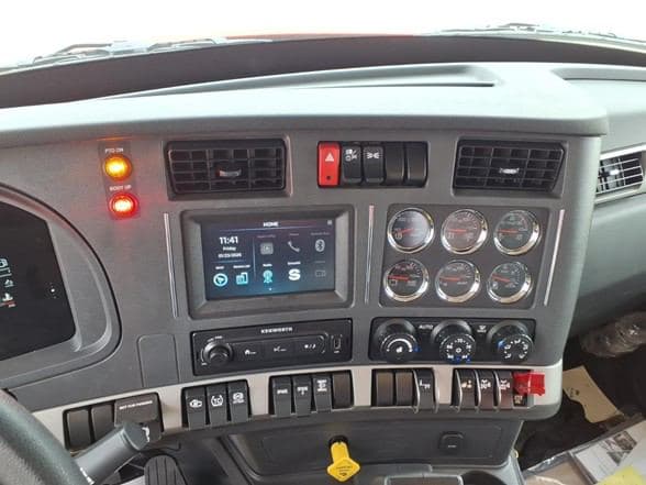 2026 Kenworth T880S image 16