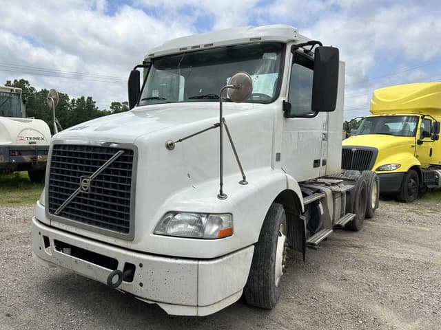 2013 Volvo VNM630
