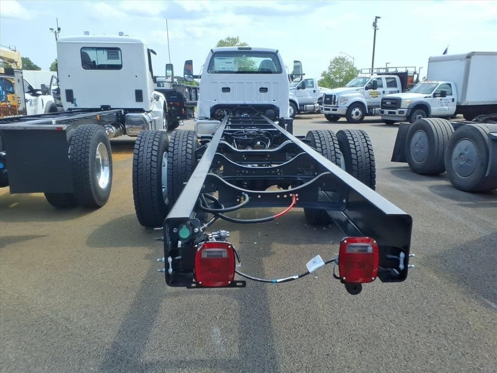 2027 Ford F750 SD image 5