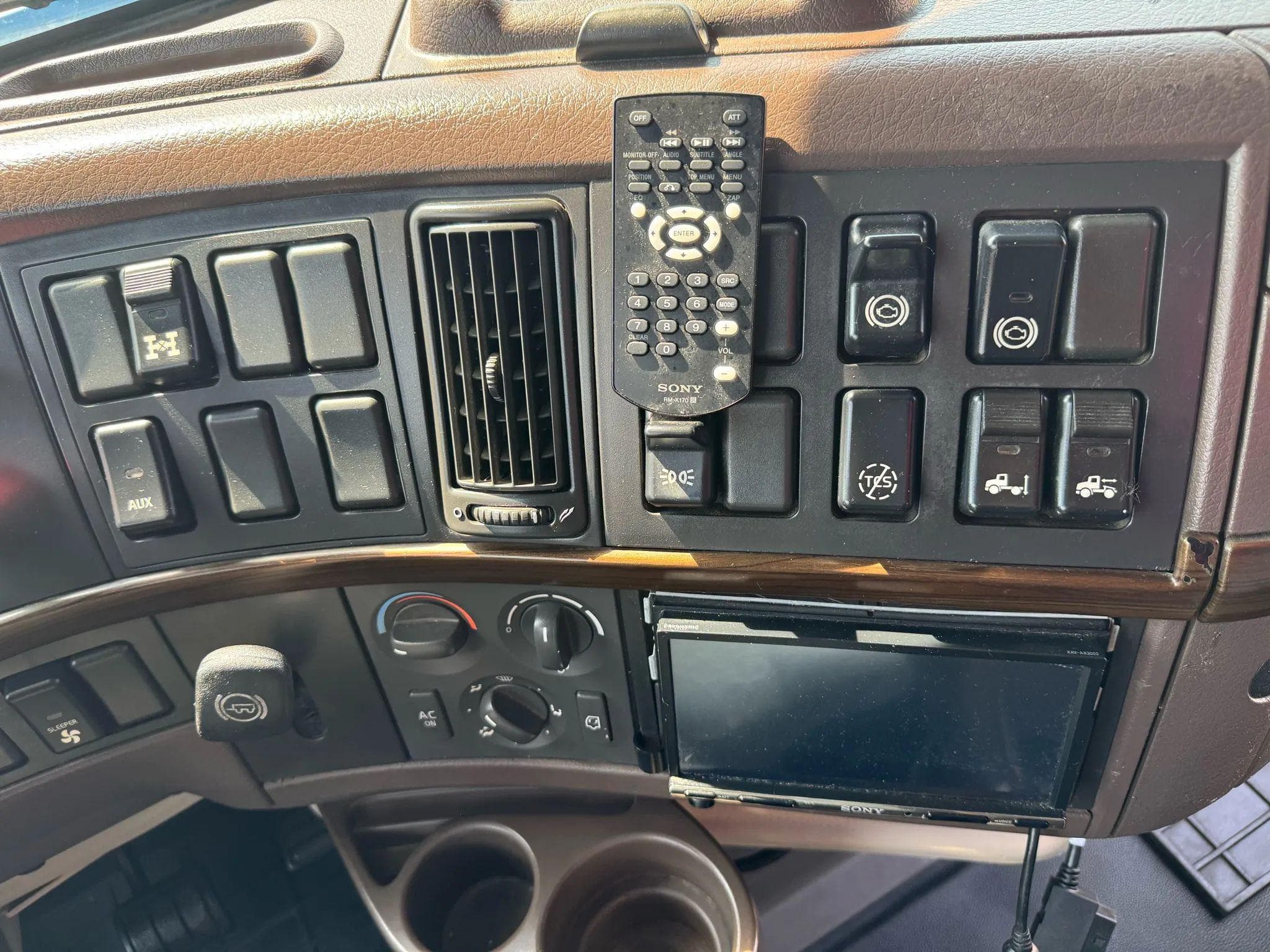 2012 Volvo VNL image 79