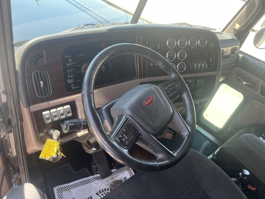 Used 2024 PETERBILT 389 image 16