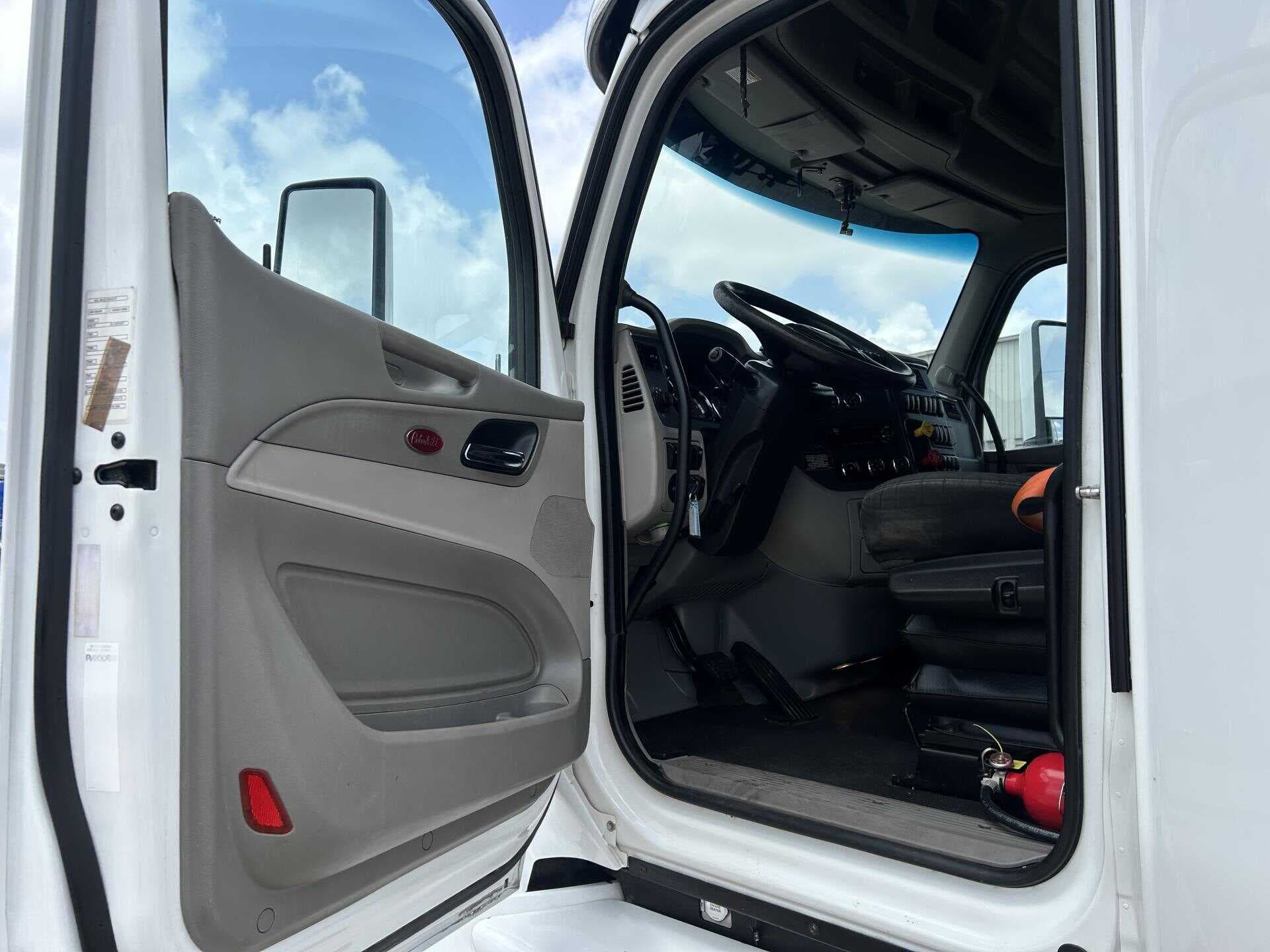 2020 Peterbilt 579 image 20