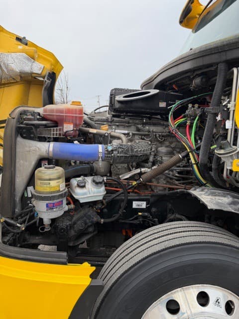 2024 Freightliner Cascadia image 8