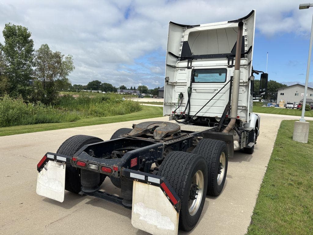 2019 Volvo VNR image 5
