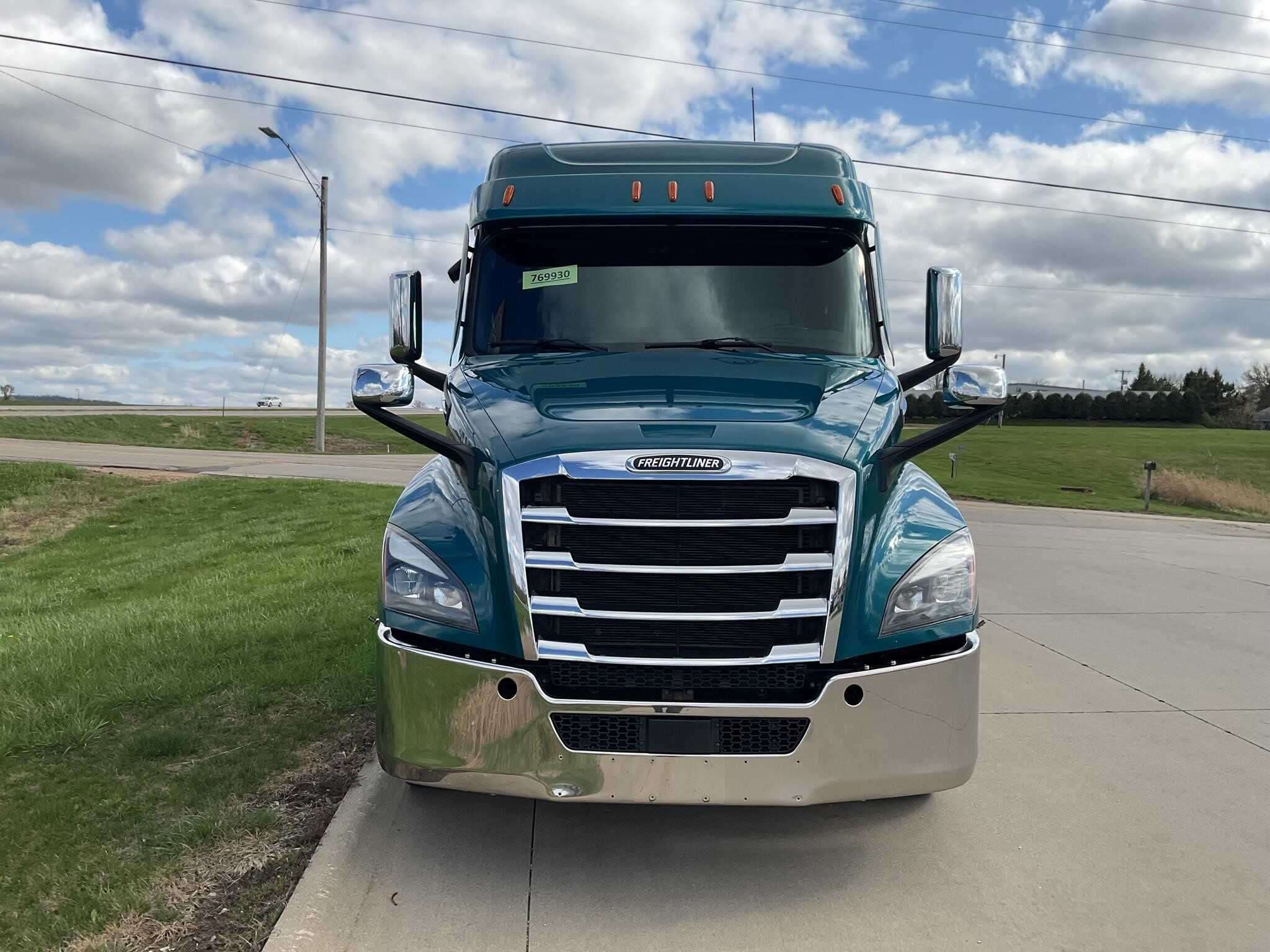 2023 Freightliner Cascadia 126 image 4