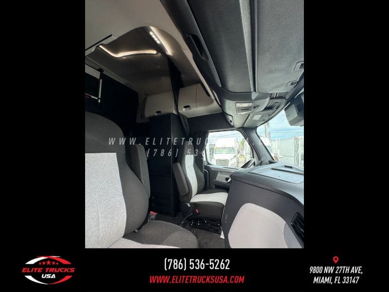 2022 Freightliner Cascadia image 29