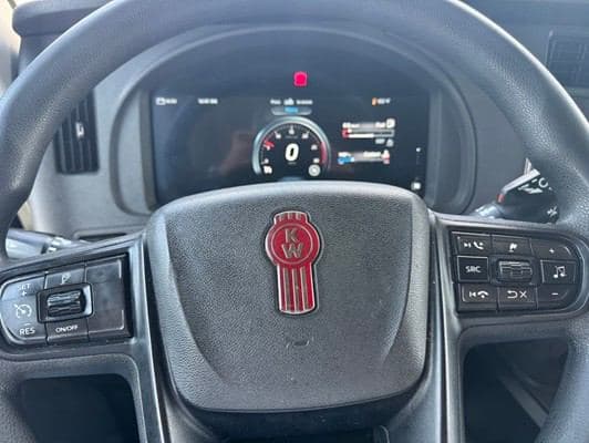 2022 Kenworth T680 image 2