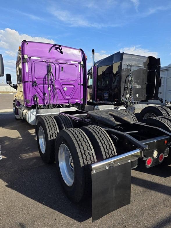 2018 FREIGHTLINER CASCADIA 125 TNHC8589LAK Web image 2