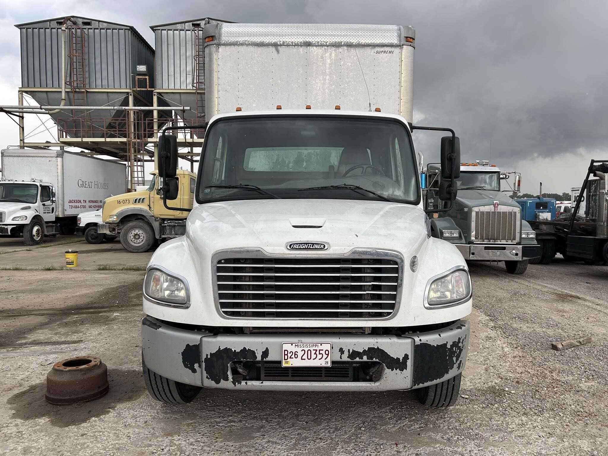 2017 Freightliner M2 image 1