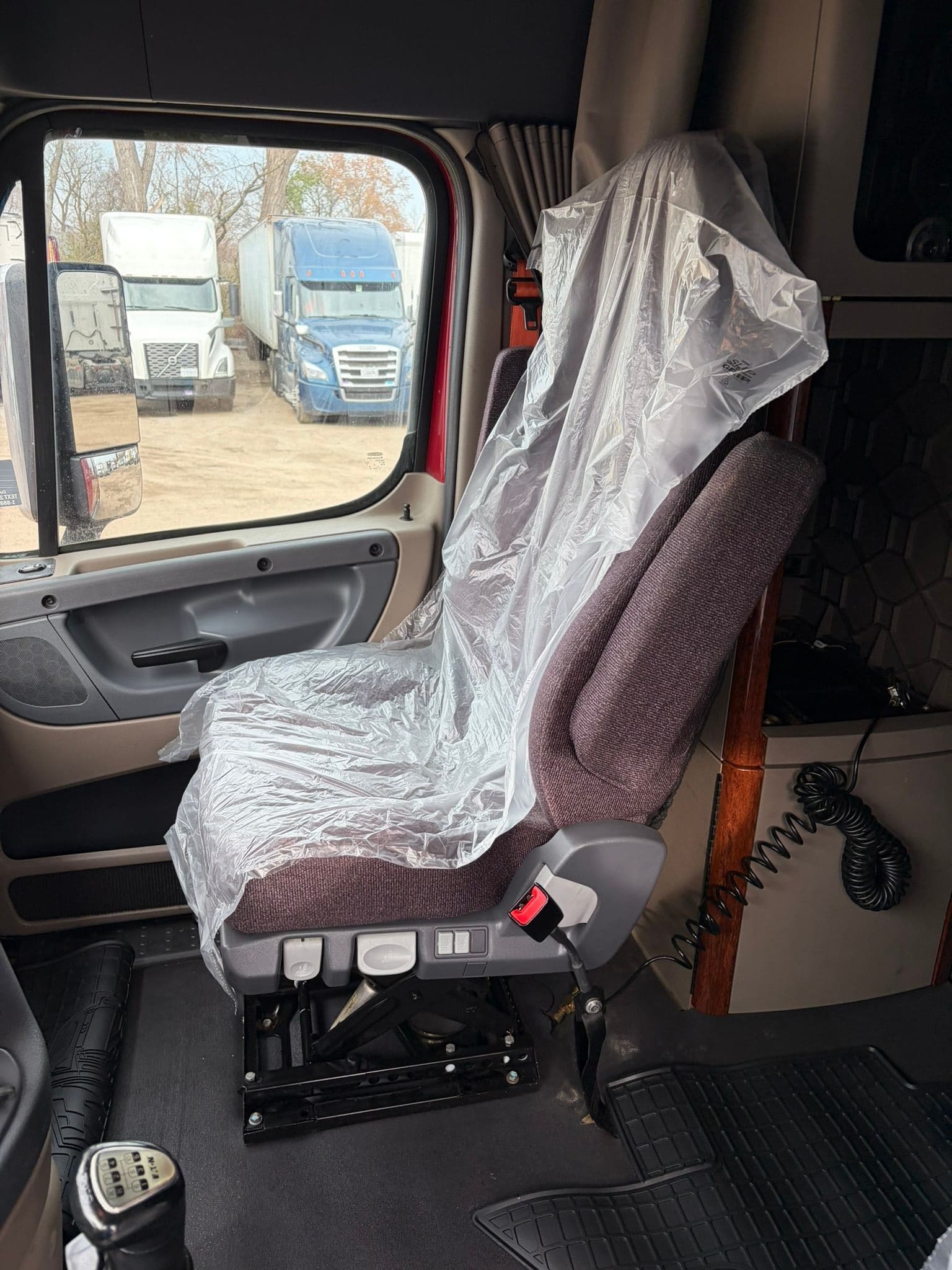 2016 Freightliner Cascadia image 8