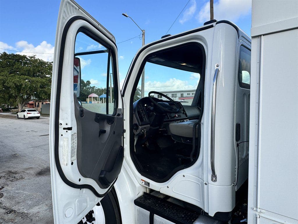2014 Freightliner M2 106 image 55