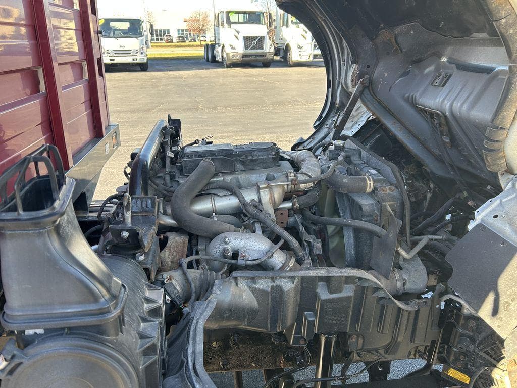 2018 Hino 195 image 9