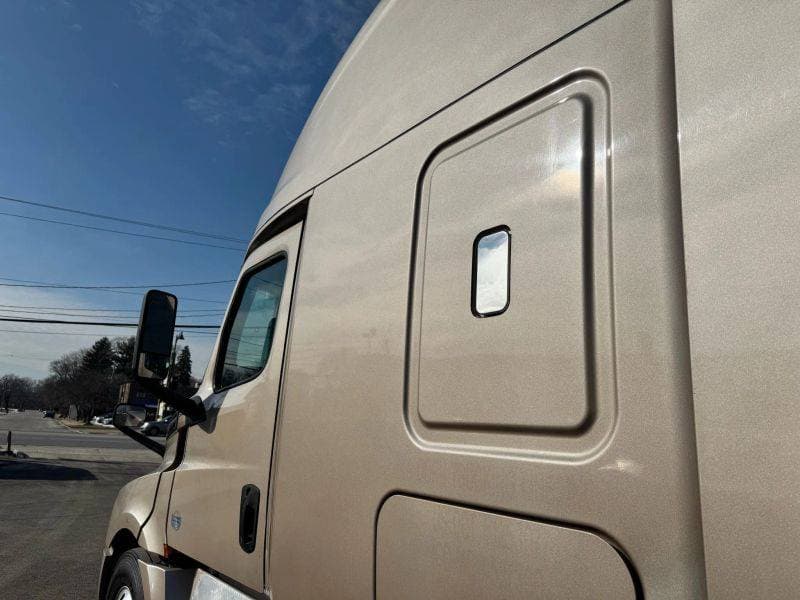 2019 Freightliner Cascadia image 13