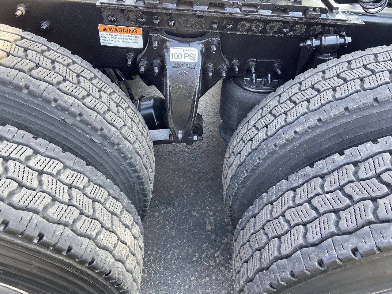 2022 FREIGHTLINER Cascadia CA126 ** Tandem Axle Sleeper image 5