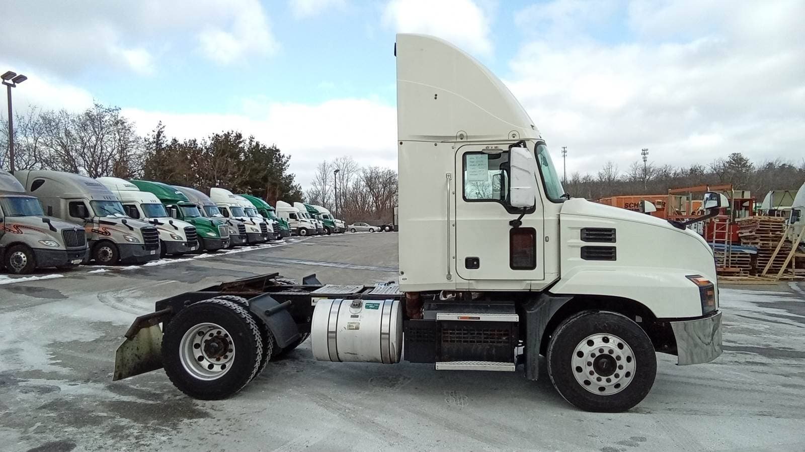 2019 Mack Anthem Single Axle Day Cab Truck - Mack MP7, Automatic image 3