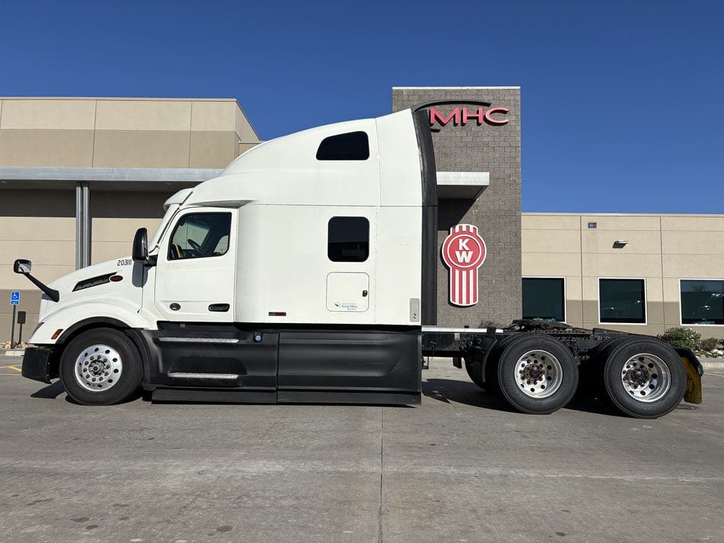 Used 2024 PETERBILT 579 image 23