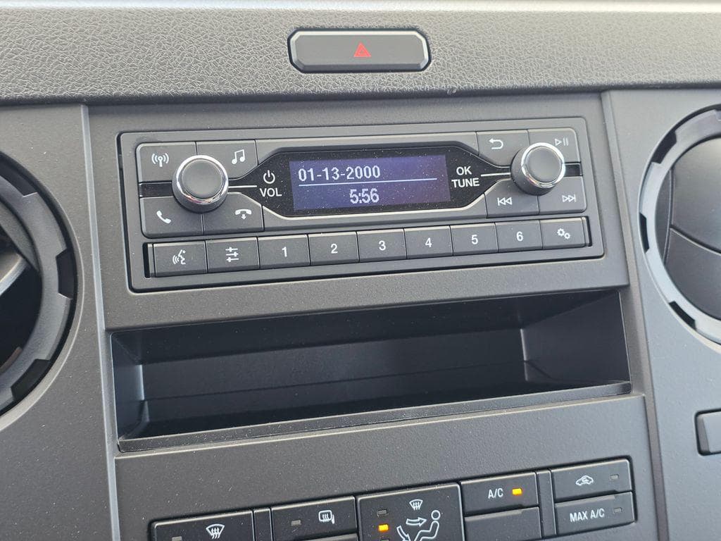 2027 Ford F-650SD Base image 37
