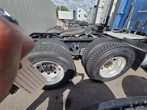 2023 Kenworth T680 image 8