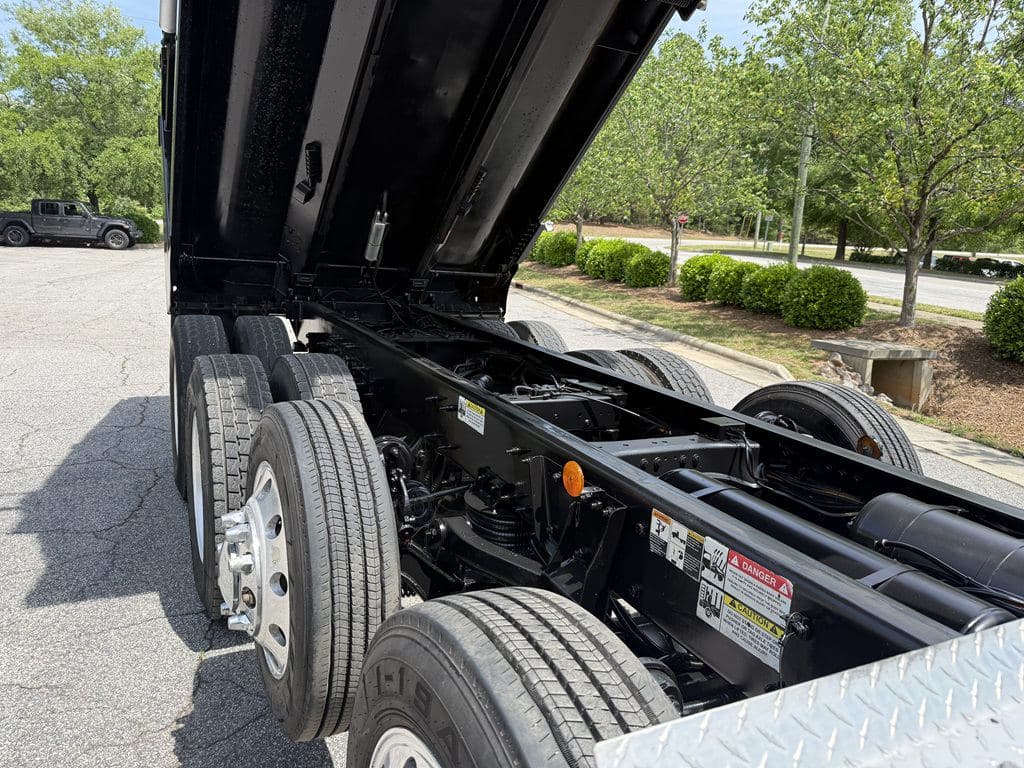 Used 2021 KENWORTH T880S image 4